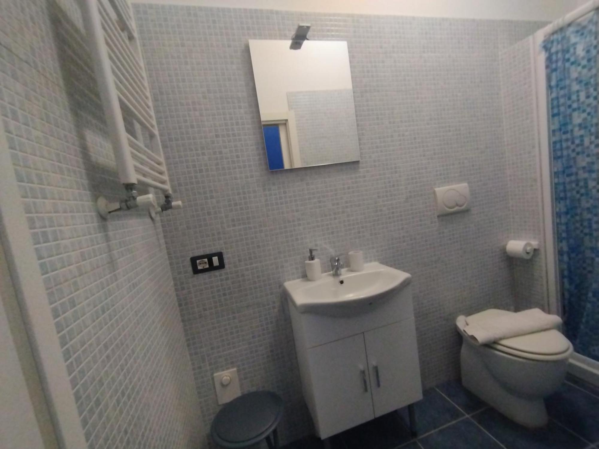 Adriatic Room 50 M Dalla Stazione Ferroviaria Di Ciampino E Dalla Navetta Aeroportuale Екстериор снимка