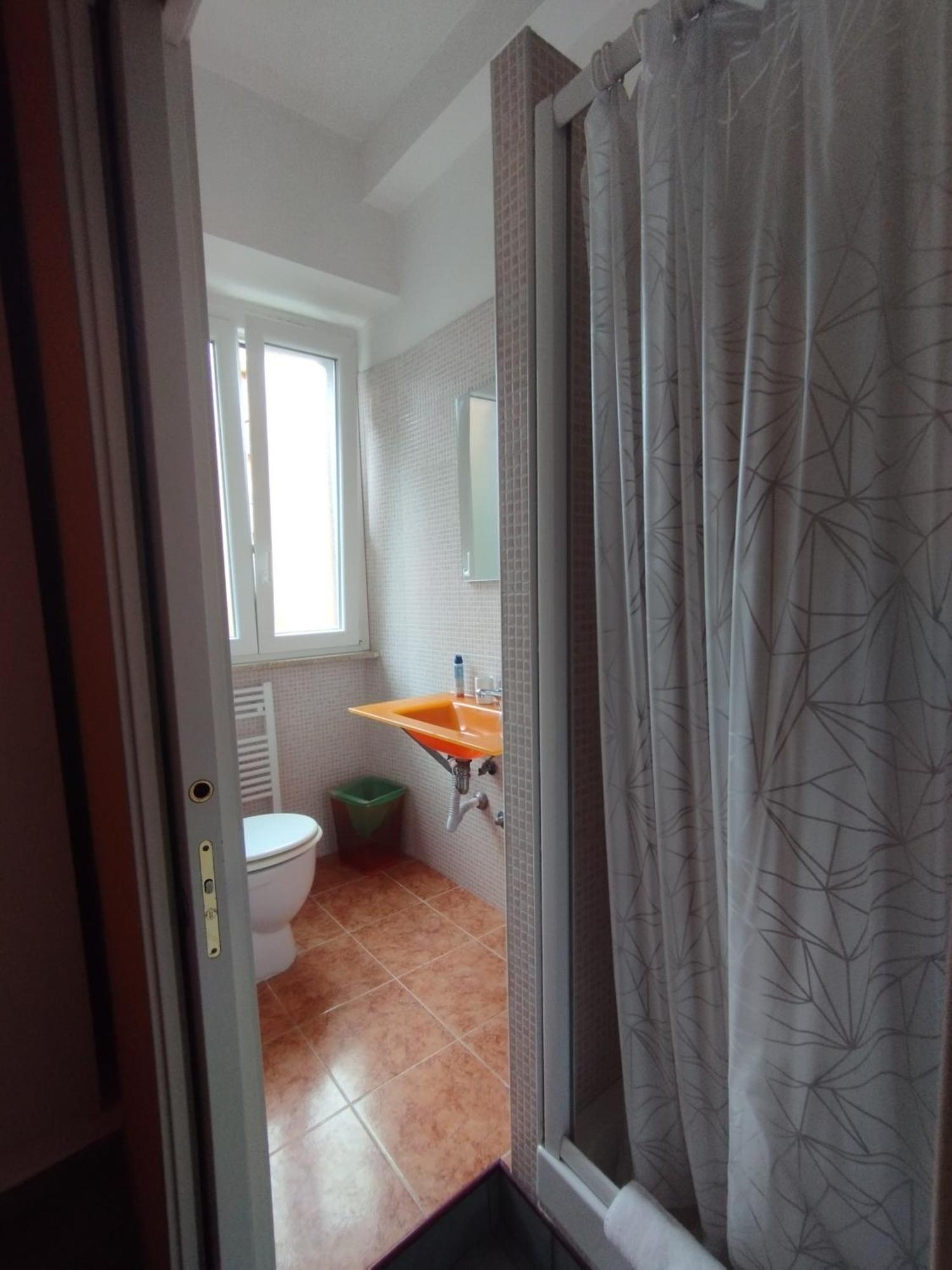 Adriatic Room 50 M Dalla Stazione Ferroviaria Di Ciampino E Dalla Navetta Aeroportuale Екстериор снимка